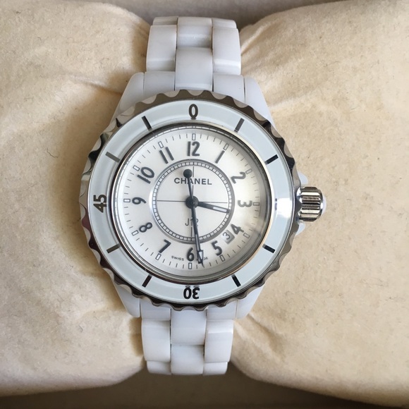 CHANEL J12 WHITE CERAMIC WATCH - Picture 4 of 8